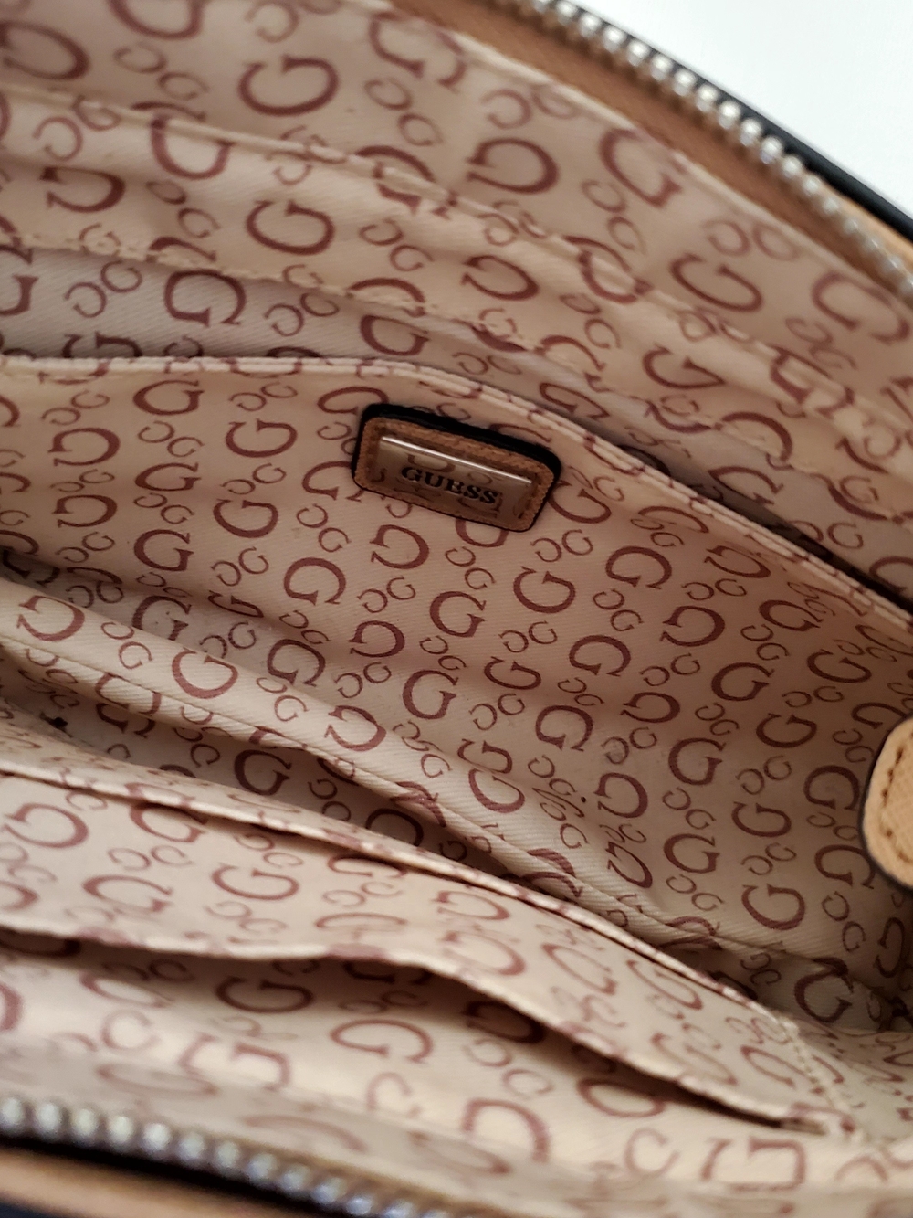 GUESS Cream & Tan Signature Shoulder Bag 10" X 5.5" New - Picture 7 of 9
